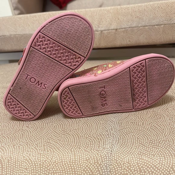 Toms toddler shoes size 6 - Picture 3 of 4